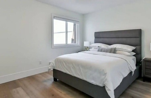 Surrey Apartment | Gateway Furnished Apartments Suite Thirteen