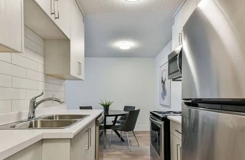 Surrey Apartment | Gateway Furnished Apartments Suite Sixteen