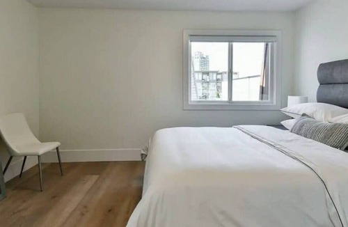 Surrey Apartment | Gateway Furnished Apartments Suite Sixteen