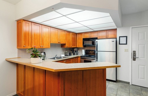 Upper Village Apartment | Gateway to PEAK 2 PEAK sightseeing Rooftop Hot Tub Free Parking Pets Allowed