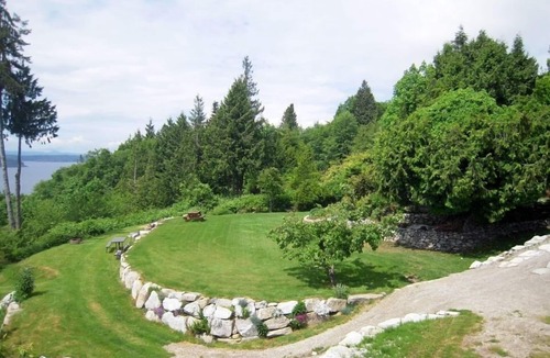 Halfmoon Bay House | Get Away to Peaceful Sunshine. Barooga