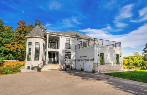 Brampton Villa | Getaway for Weddings, Gatherings & Group Stays- Perfect Place for Celebration