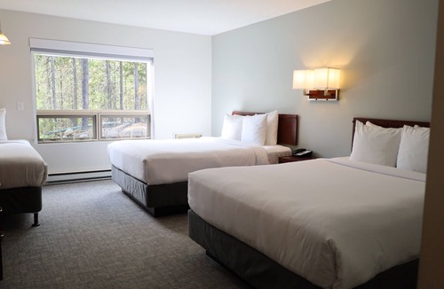 Blue River Hotel | Glacier Mountain Lodge