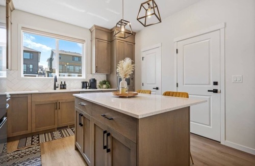 Calgary House | Glacier Ridge Retreat and Spacious 4BR Sleeps 14