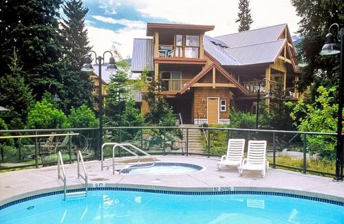 Village North Apartment | Glacier's Reach 115b