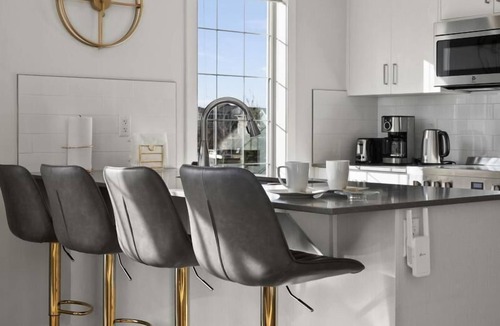 Cranston Apartment | GLOBALSTAY. 3 Bedroom Townhouse View of the Hills