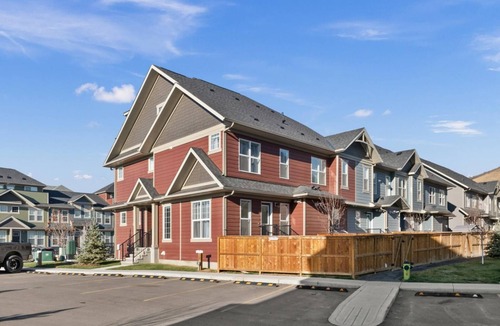 Cranston Apartment | GLOBALSTAY. 3 Bedroom Townhouse View of the Hills
