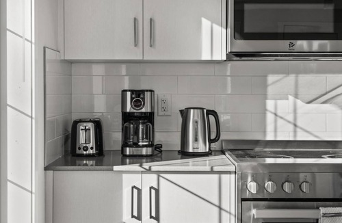 Cranston Apartment | GLOBALSTAY. 3 BR TH View of the Hills