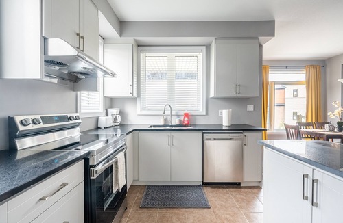 Stoney Creek Apartment | GLOBALSTAY. Modern Lake Ontario Townhomes