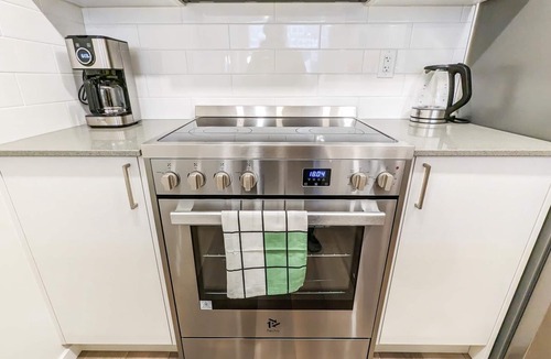 Cranston Apartment | GLOBALSTAY. New 1BR Apartment in Cranston area