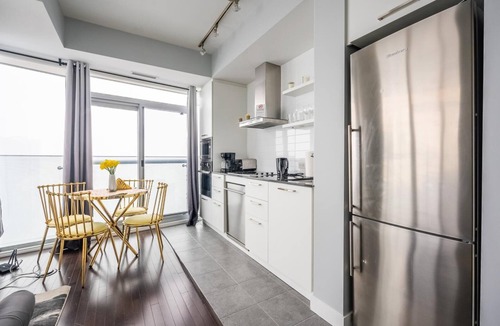 Toronto Entertainment District Apartment | GLOBALSTAY. Sunshiny 1 BD 61 st Floor