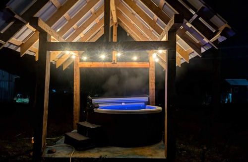 Brew Bay Ski Chalet | Golden rings cabin on 33 acres W/Hot Tub