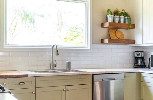 Wellington House | Golden Field Farmhouse @stayinpec