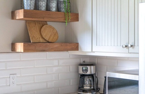Wellington House | Golden Field Farmhouse @stayinpec