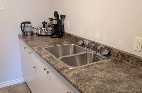 Alert Bay House | Gordie's Inn & Suites