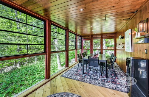 Port Carling Cottage | Gorgeous 6 bed 3 bath cottage on Lake Muskoka! West Exposure! Beach! Hot Tub!