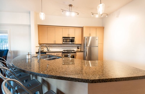 Osoyoos Condo | Gorgeous Lakefront!
