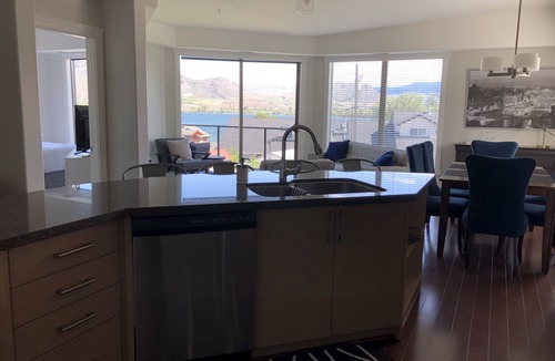 Osoyoos Condo | Gorgeous Lakefront!