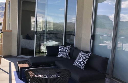 Osoyoos Condo | Gorgeous Lakefront!