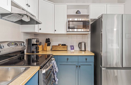 Cougar Creek Condo | Gorgeous mountain views! Stylish 2BR/2BATH condo with AC