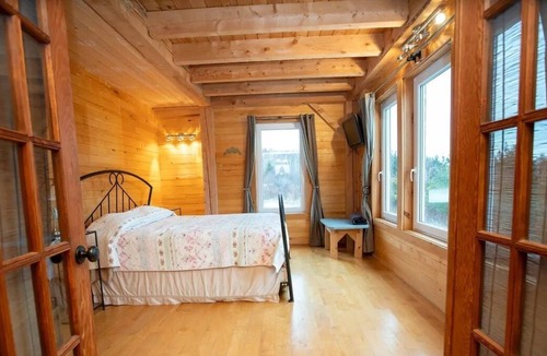 Livingstone Cove House | Gorgeous Timberframe, minutes to the Northumberland Strait