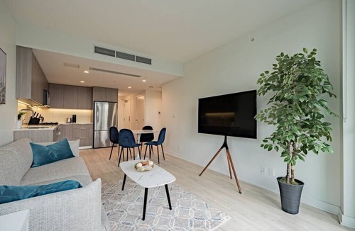 District of North Vancouver Apartment | Gorgeous Unit with Large Patio