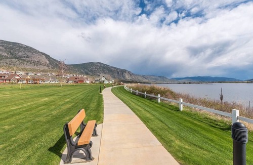 Osoyoos House | Gorgeous View, 4 bedrooms, 3 bathrooms with boat slip
