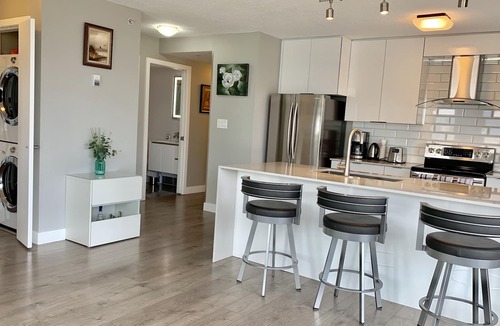 Crosstown Condo | Gorgeous Views, Downtown, 2Bdrm2Bath,1 Free Parking