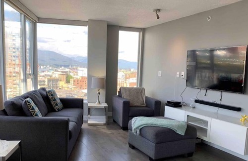 Crosstown Condo | Gorgeous Views, Downtown, 2Bdrm2Bath,1 Free Parking