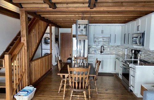 Central Okanagan Cottage | Gorgeous Waterfront cottage in sunny West Kelowna on Okanagan lake