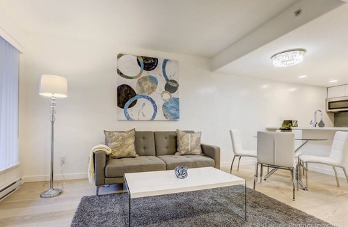 Downtown Vancouver House | Gorgeous Yaletown boutique suite
