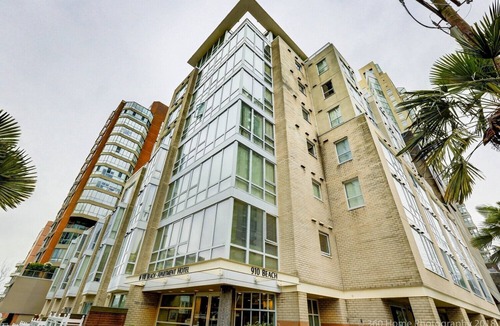 Downtown Vancouver House | Gorgeous Yaletown boutique suite