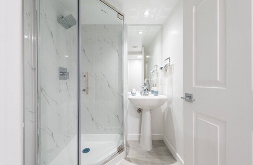 Downtown Vancouver House | Gorgeous Yaletown boutique suite