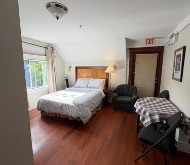 Mount Pleasant House | Grace Guesthouse