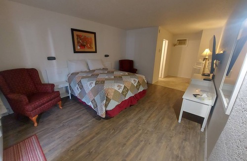 Grand Forks Hotel | Granby River Inn Suites