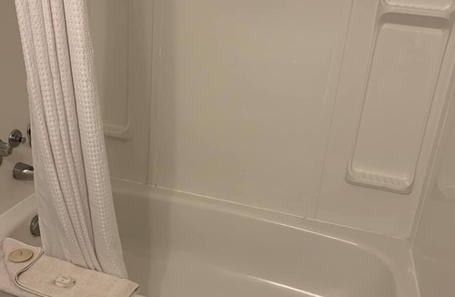 Grand Forks Hotel | Granby River Inn Suites