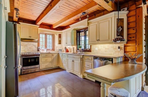Grandes-Piles Ski Chalet | Grandes-Piles | Spa, dock, navigable river & ski