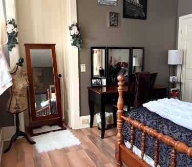 Albion Bed & Breakfast | Graystone Manor