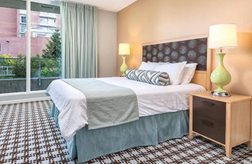 Inner Harbour Resort | Great dining, nightlife !