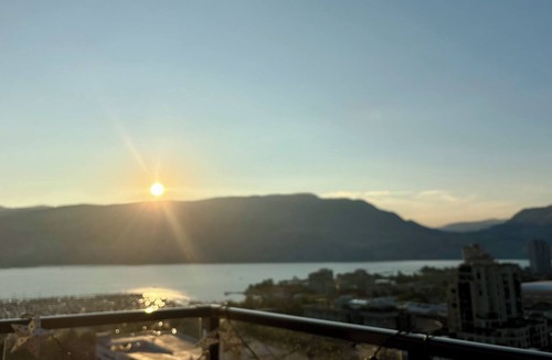 Downtown Kelowna Condo | Great downtown location with an amazing view!