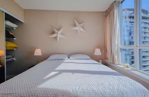 Crosstown Apartment | Great DT View! | 1 Bedroom & 1 Bath | AC | Free WiFi & Parking