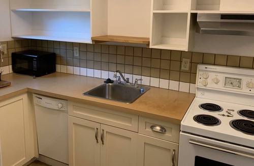 Kitsilano Apartment | great Kitsilano Deal !! 1 month+