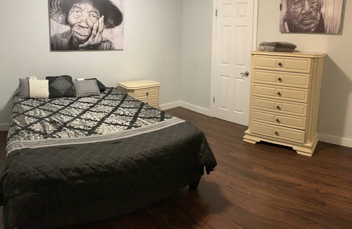 Lindell Beach House | Green Acres - Hot Tub/Arcade/Theatre/Golf Green/Life Size Chess & More