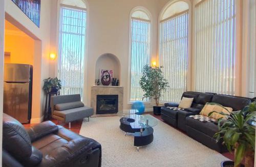West Kelowna Estates House | Green Leaf Home Stay