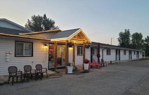 Swan Hills Hotel | GRIZZLY MOTEL
