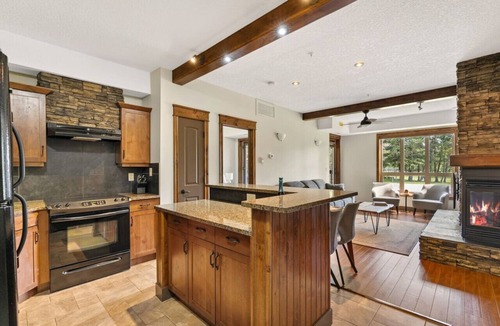 Radium Hot Springs Apartment | Grizzly Springs | Outdoor Pool/Hot Tub | Fireplace