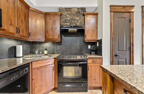 Radium Hot Springs Apartment | Grizzly Springs | Outdoor Pool/Hot Tub | Fireplace