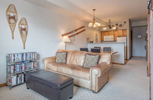 Silver Star Mountain Condo | Ground floor condo in Creekside with King Bed in Master, deck w/bike storage