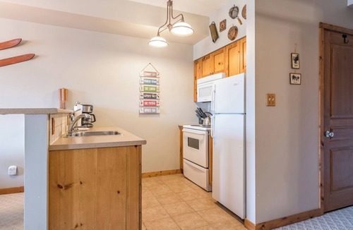 Silver Star Mountain Condo | Ground floor condo in Creekside with King Bed in Master, deck w/bike storage