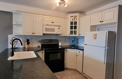 East Kootenay Condo | Ground floor/Mountain View/2 King beds